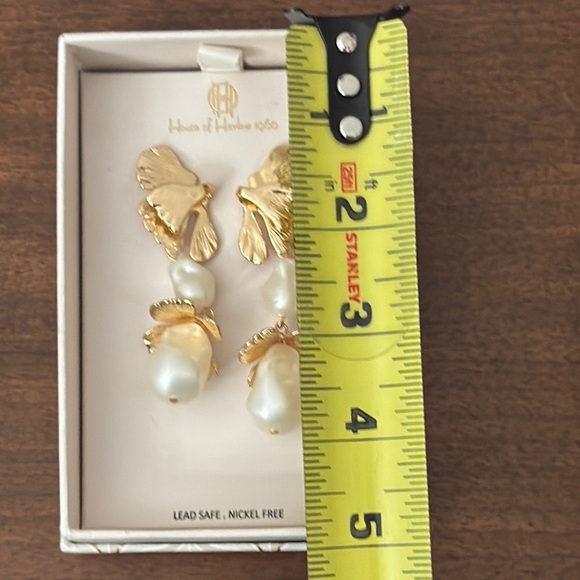 House of Harlow 1960 Gold Faux Pearl Dangle Earrings New in Box - Picture 5 of 5